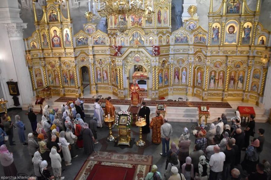 Божественна літургія в Жено-Мироносицькому храмі міста Харкова (ФОТО) | Фото 13