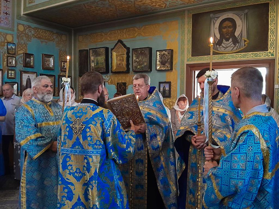 Вечірня свята Успіння Пресвятої Богородиці (ФОТО) | Фото 12