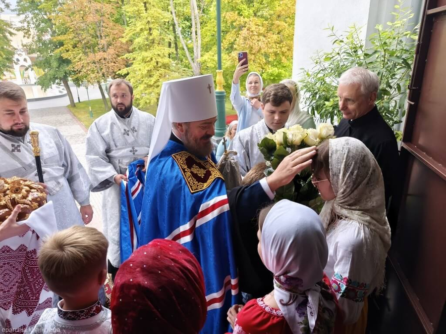 Божественна літургія в Жіно-Мироносицькому храмі міста Харкова (ФОТО) | Фото 2