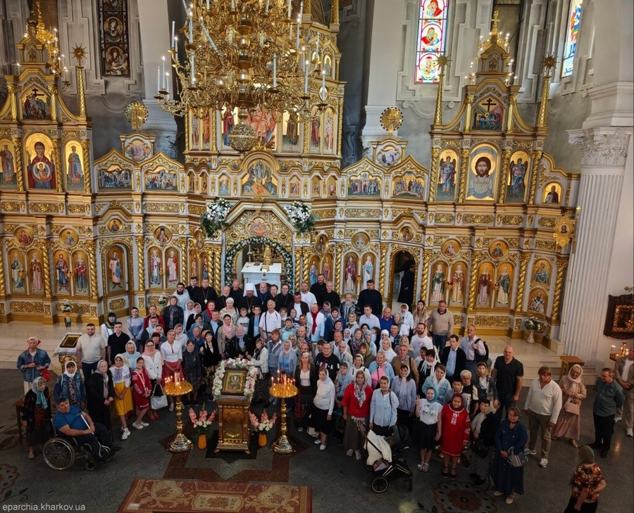 Божественна літургія в Жіно-Мироносицькому храмі міста Харкова (ФОТО) | Фото 15