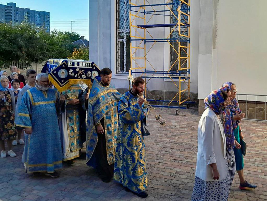 Вечірня свята Успіння Пресвятої Богородиці (ФОТО) | Фото 15