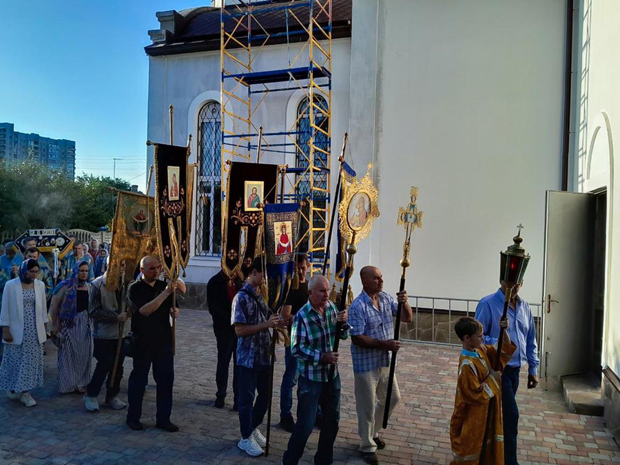 Вечірня свята Успіння Пресвятої Богородиці (ФОТО) | Фото 13