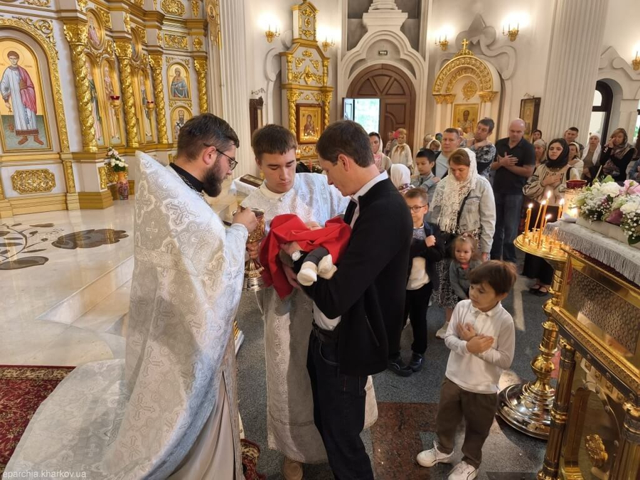 Божественна літургія в Жіно-Мироносицькому храмі міста Харкова (ФОТО) | Фото 12