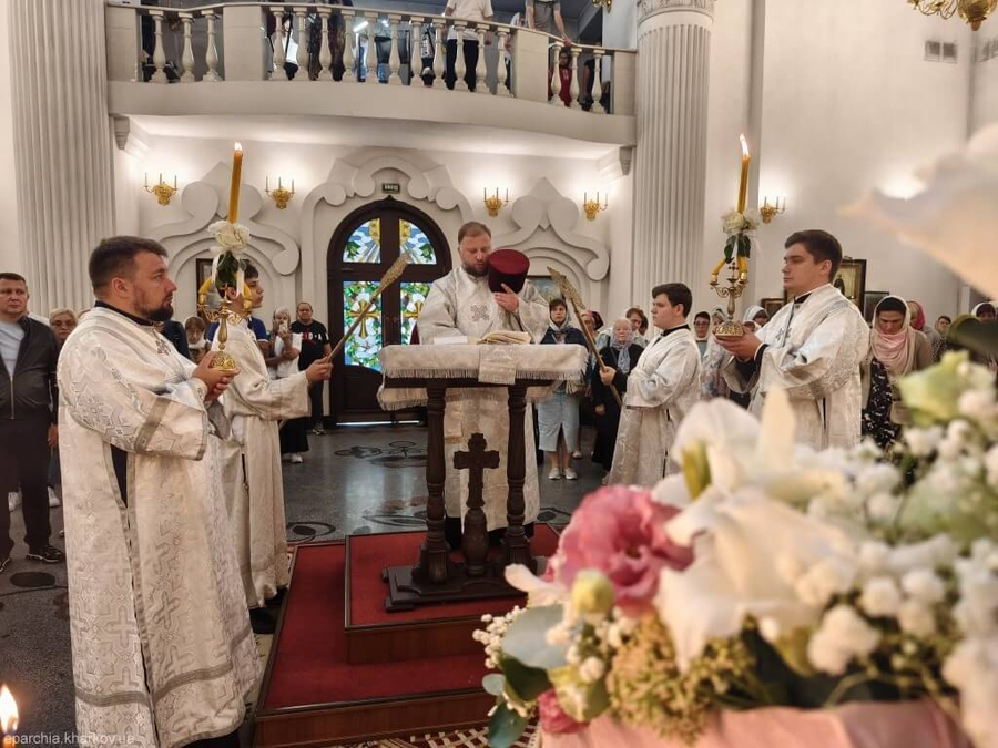 Божественна літургія в Жіно-Мироносицькому храмі міста Харкова (ФОТО) | Фото 6