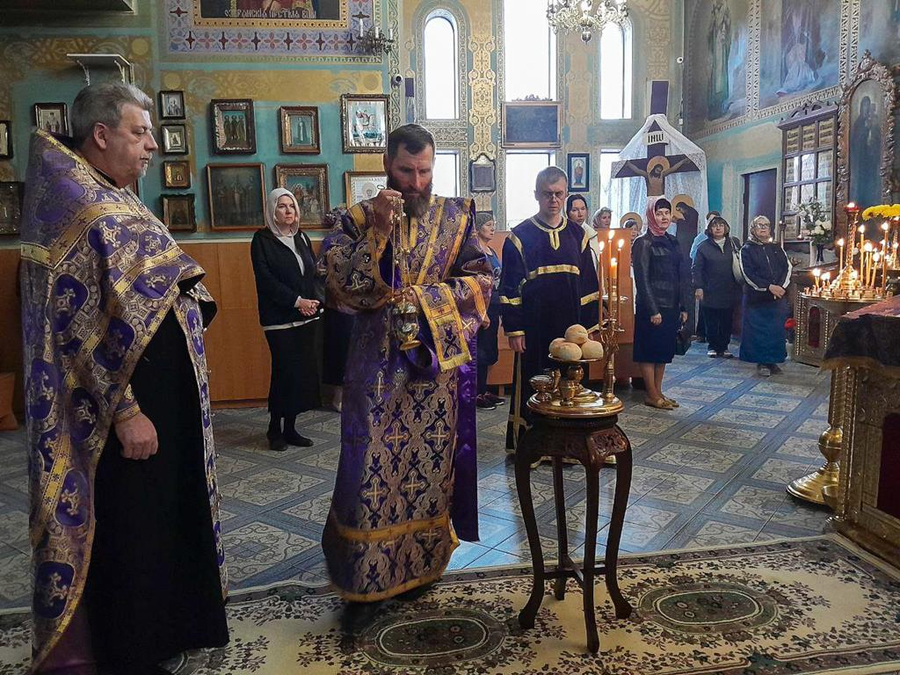 Воздвиження Чесного і Животворящого Хреста Господнього (Вечірнє богослужіння, ФОТО) | Фото 16