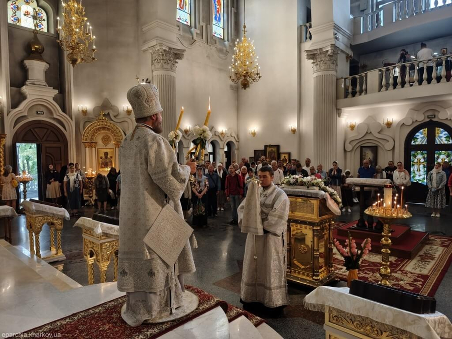Божественна літургія в Жіно-Мироносицькому храмі міста Харкова (ФОТО) | Фото 10
