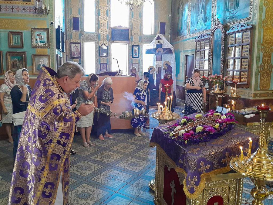 Винесення Чесних Древ Животворящого Хреста Господнього (Вечірнє богослужіння, ФОТО) | Фото 14