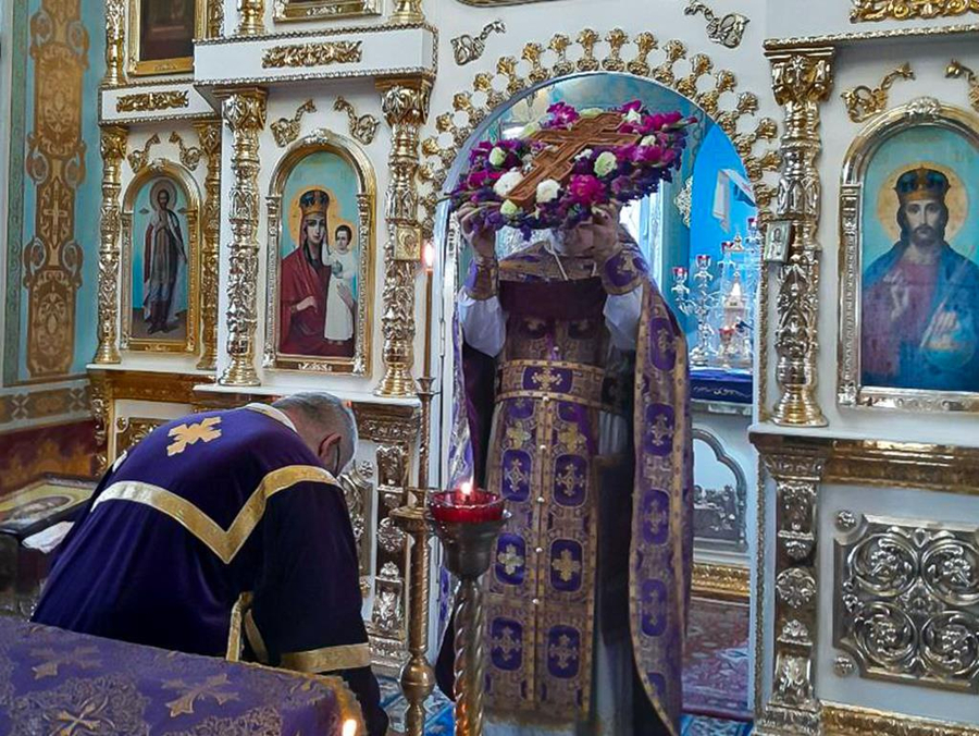 Винесення Чесних Древ Животворящого Хреста Господнього (Вечірнє богослужіння, ФОТО) | Фото 11