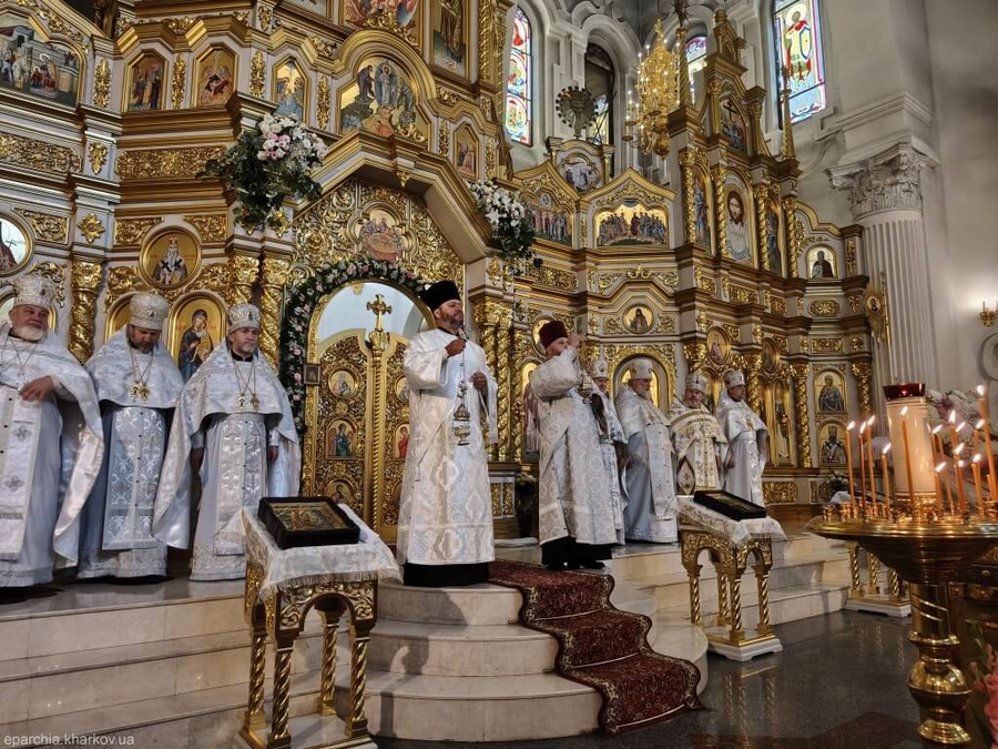 Божественна літургія в Жіно-Мироносицькому храмі міста Харкова (ФОТО) | Фото 3