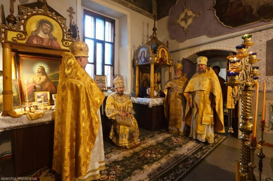 Святкове богослужіння у Свято-Миколаївському храмі міста Харкова (ФОТО) | Фото 11