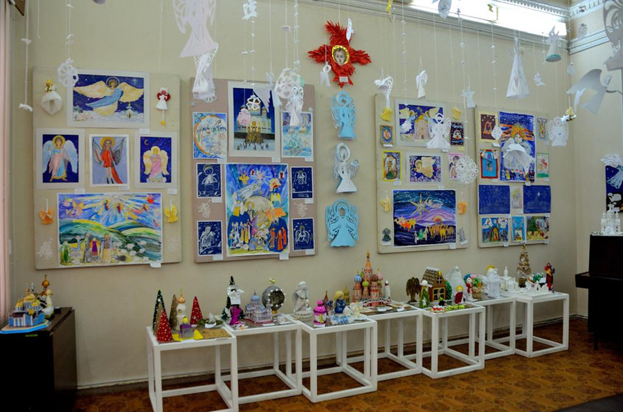 Выставка работ воскресных школ «Под крыльями Рождественских ангелов» (ФОТО) | Фото 19