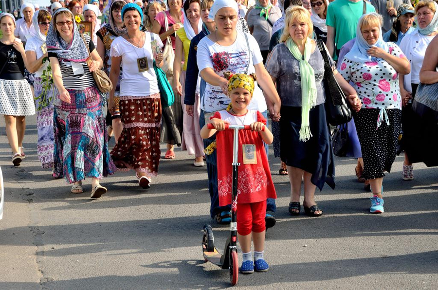 Прихожане нашего храма приняли участие во Всеукраинском Крестном ходе (ФОТО) | Фото 17