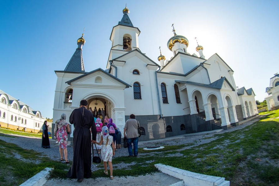 Прихожане нашего храма совершили паломничество по маршруту Адамовка−Святогорск−Изюм (+ ФОТО) | Фото 8