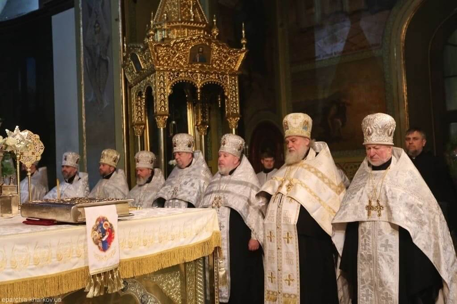 Вечірне богослужіння у свято Різдва Христового в Благовіщенському соборі міста Харкова (ФОТО) | Фото 8