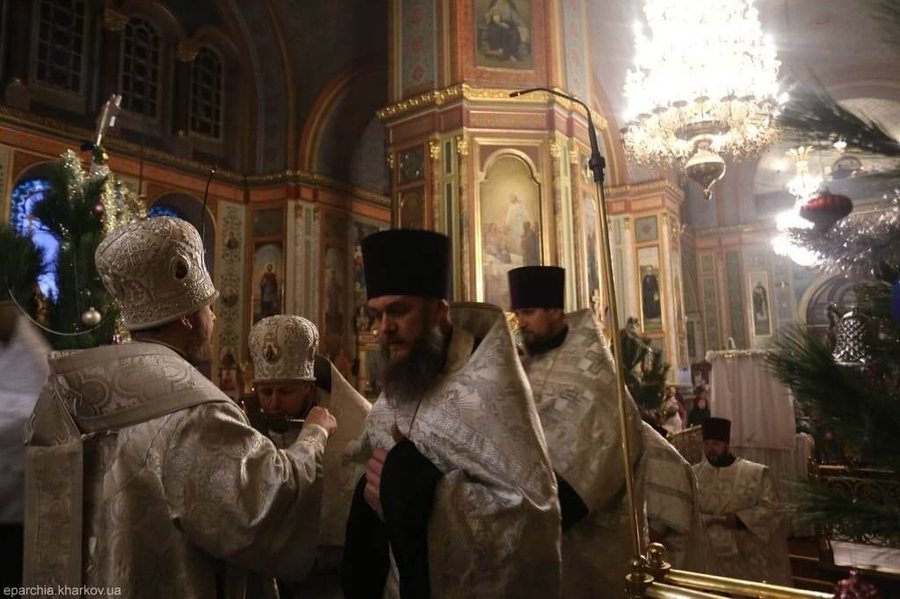 Вечірне богослужіння у свято Різдва Христового в Благовіщенському соборі міста Харкова (ФОТО) | Фото 14