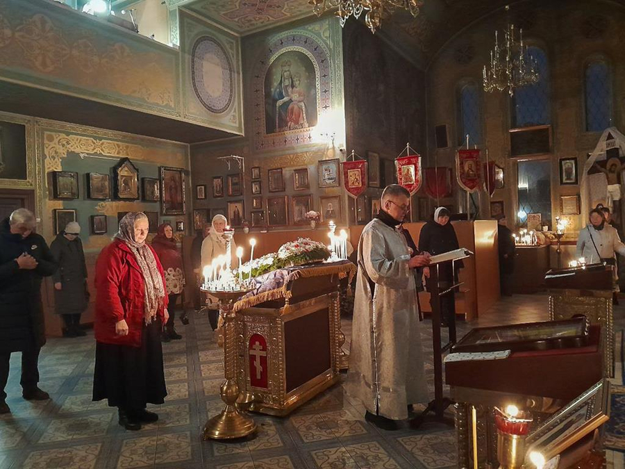 Введення у храм Пресвятої Владичиці нашої Богородиці і Приснодіви Марії (Вечірнє богослужіння, ФОТО) | Фото 6