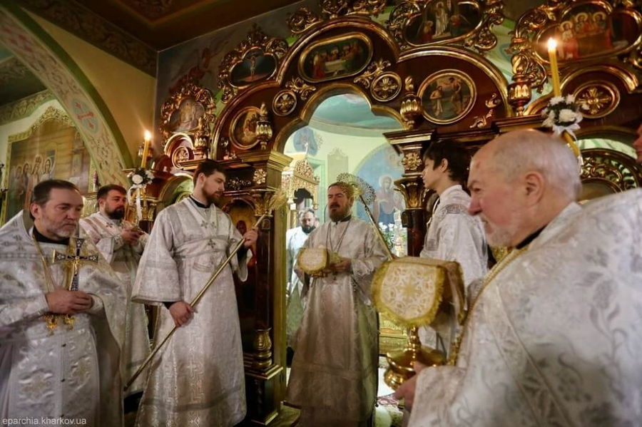 Святкове богослужіння в храмі на честь 2000-ліття Різдва Христового (ФОТО) | Фото 9