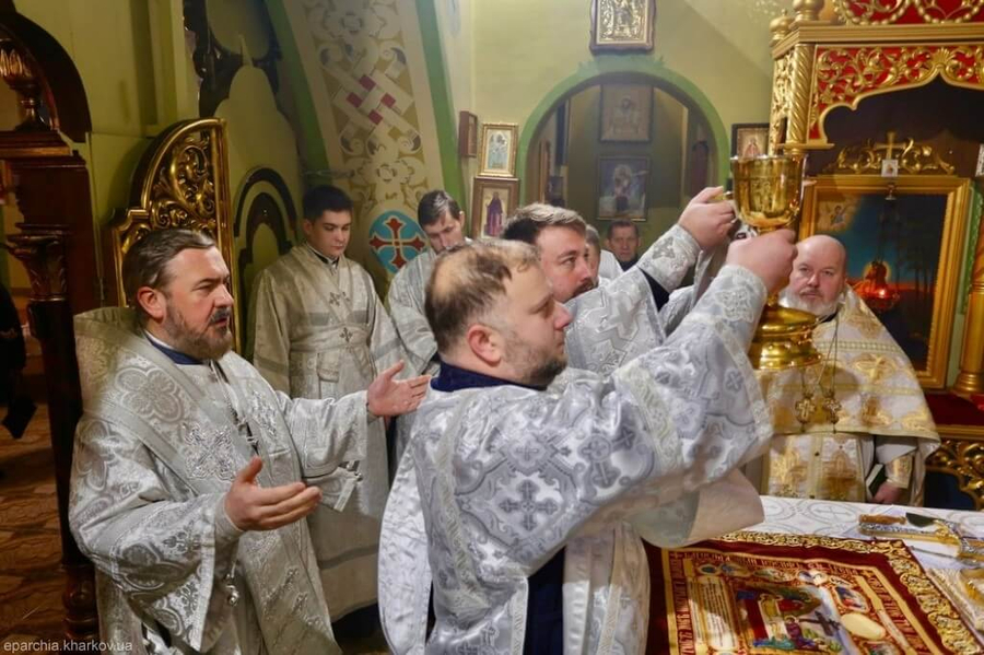 Святкове богослужіння в храмі на честь 2000-ліття Різдва Христового (ФОТО) | Фото 10