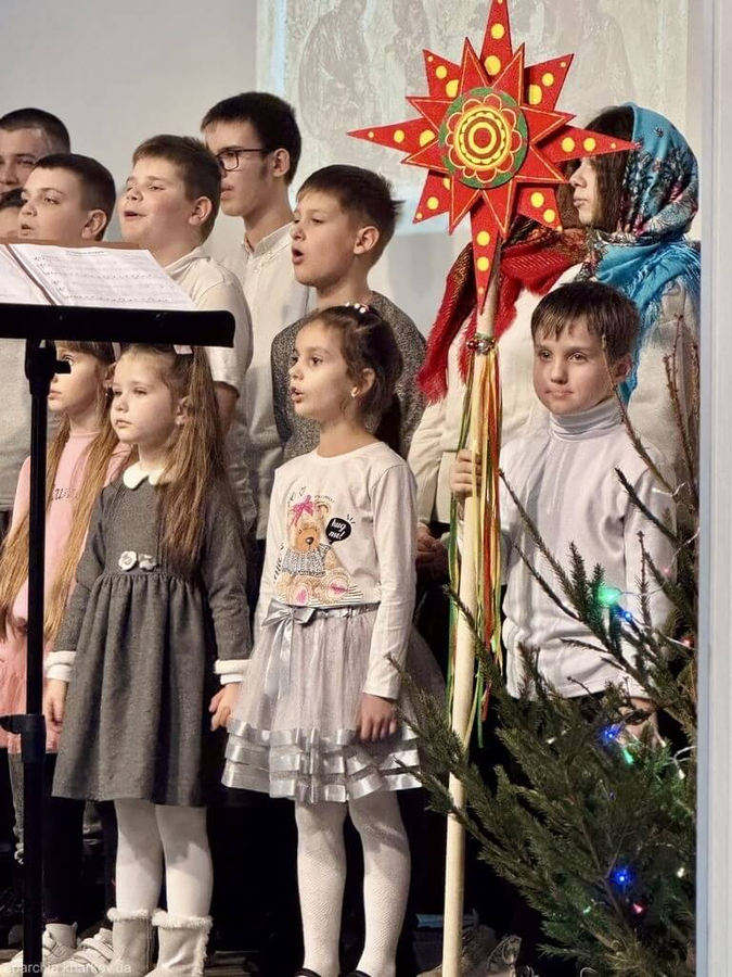 У духовно-просвітницькому центрі «Фома» відбувся різдвяний творчий вечір недільних шкіл (ФОТО) | Фото 16