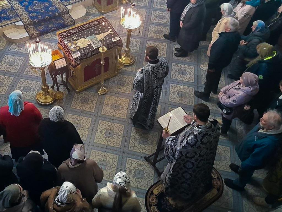 Велика П'ятниця (Вечірнє богослужіння, ФОТО) | Фото 13