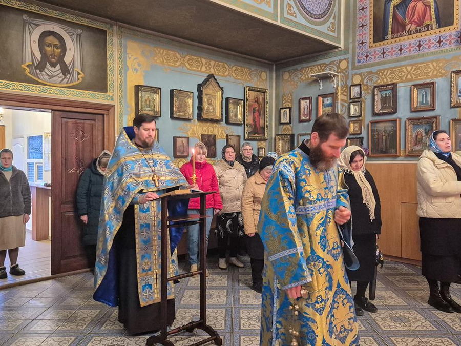 Похвала Пресвятої Богородиці (Вечірнє богослужіння, ФОТО) | Фото 8