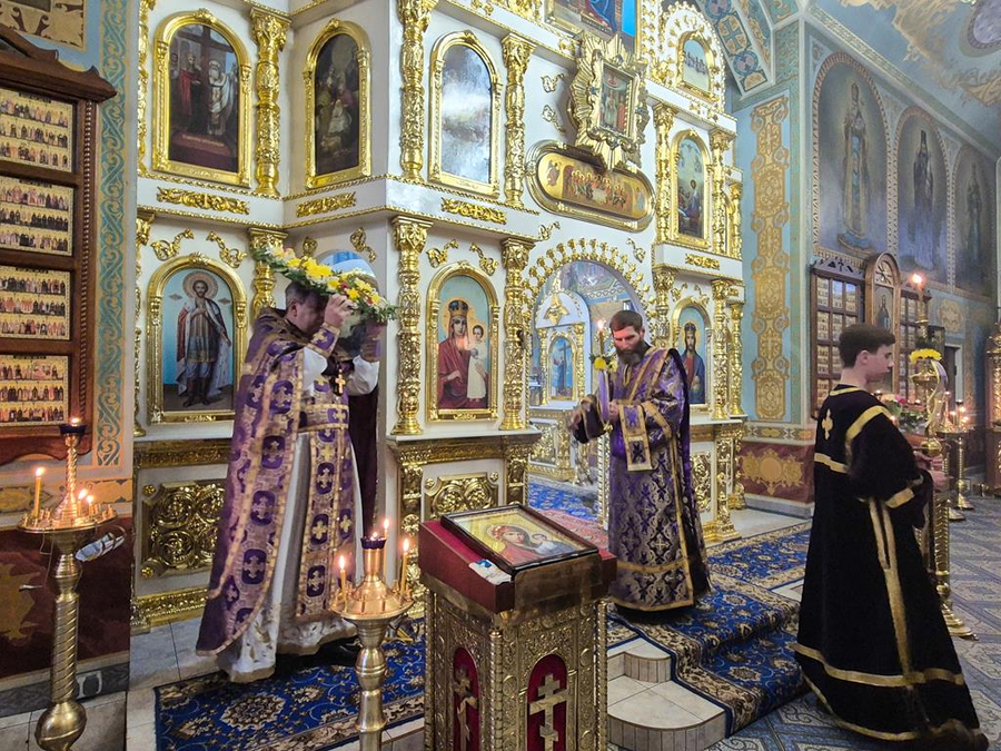 Неділя Хрестопоклонна (Вечірнє богослужіння, ФОТО) | Фото 11