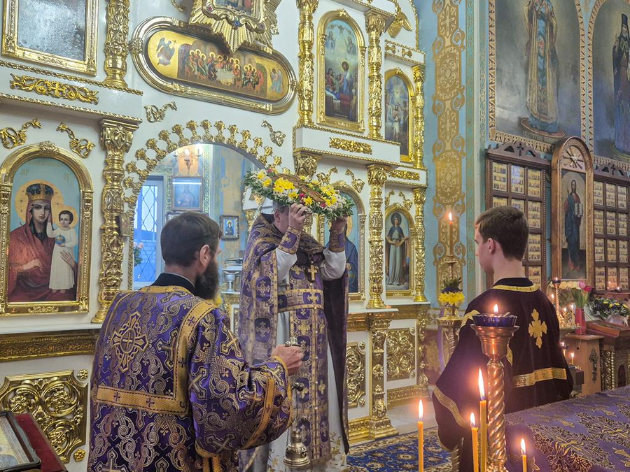 Неділя Хрестопоклонна (Вечірнє богослужіння, ФОТО) | Фото 12