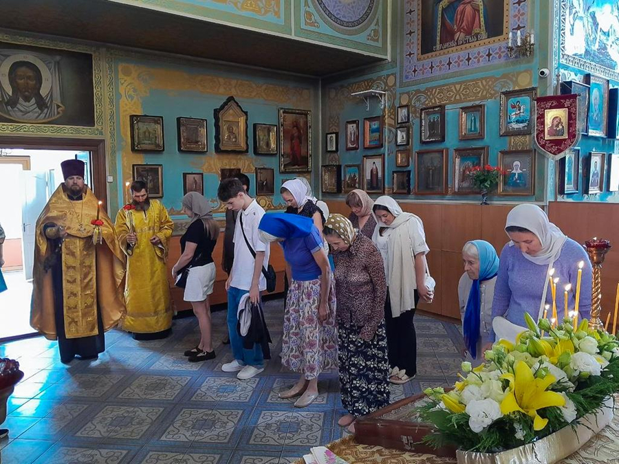Вечірнє богослужіння напередодні свята первоверховних апостолів Петра та Павла (ФОТО) | Фото 4