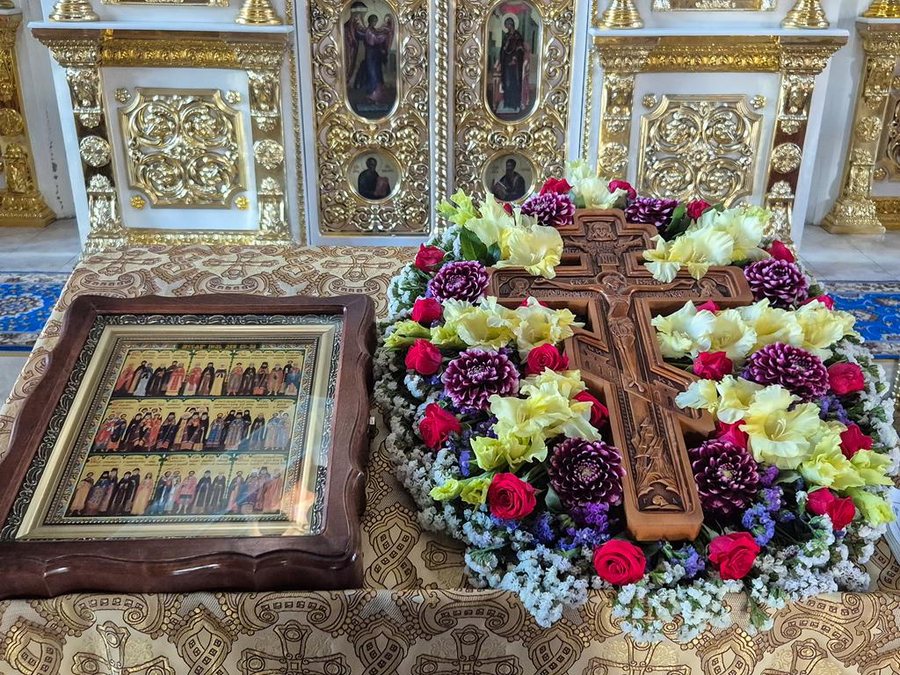 Винесення Чесних Древ Животворящого Хреста Господнього (Вечірнє богослужіння, ФОТО) | Фото 16