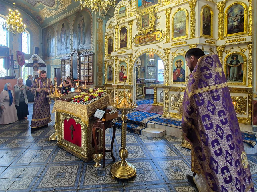 Винесення Чесних Древ Животворящого Хреста Господнього (Вечірнє богослужіння, ФОТО) | Фото 9