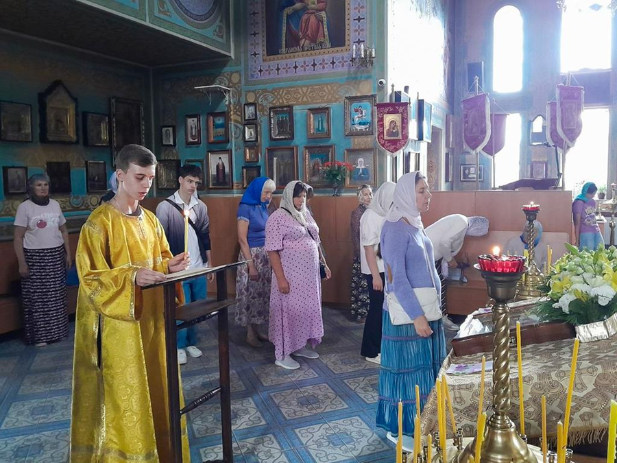 Вечірнє богослужіння напередодні свята первоверховних апостолів Петра та Павла (ФОТО) | Фото 7