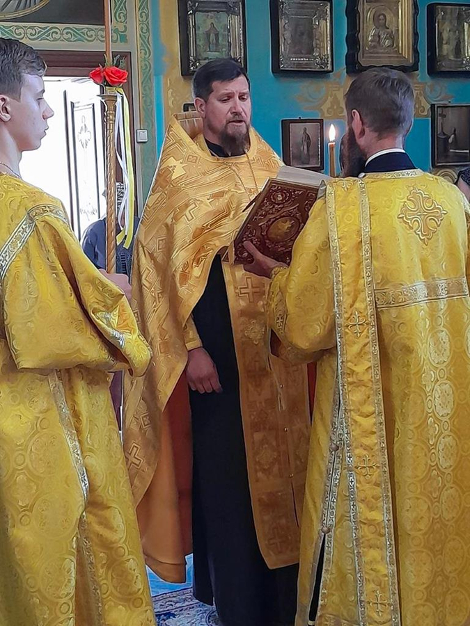 Вечірнє богослужіння напередодні свята первоверховних апостолів Петра та Павла (ФОТО) | Фото 12