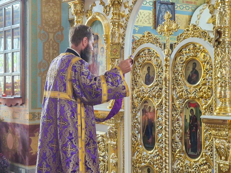 Винесення Чесних Древ Животворящого Хреста Господнього (Вечірнє богослужіння, ФОТО) | Фото 2