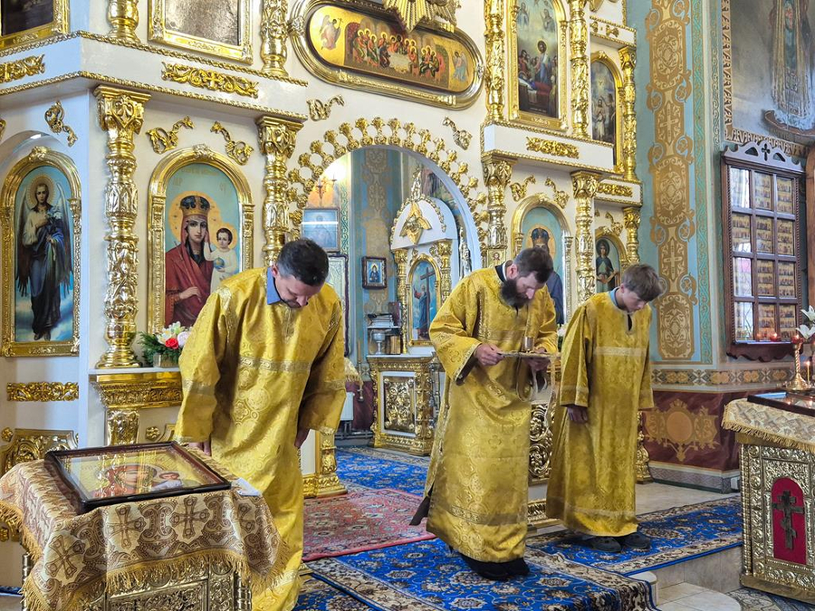 Неділя 1-а після П'ятидесятниці (Вечірнє богослужіння, ФОТО) | Фото 10