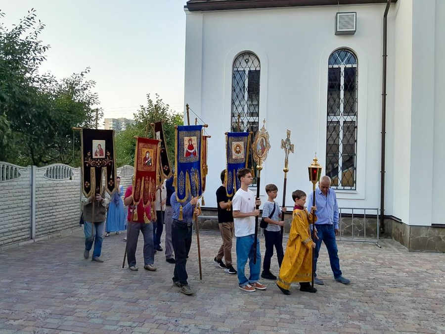 Вечірня свята Успіння Пресвятої Богородиці (ФОТО) | Фото 16
