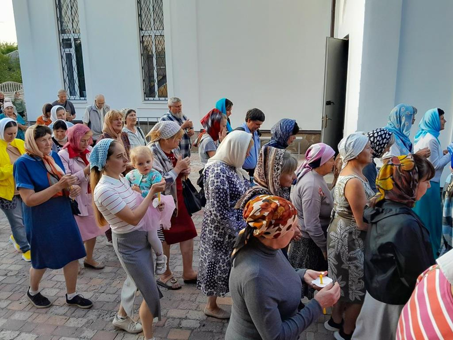 Вечірня свята Успіння Пресвятої Богородиці (ФОТО) | Фото 21