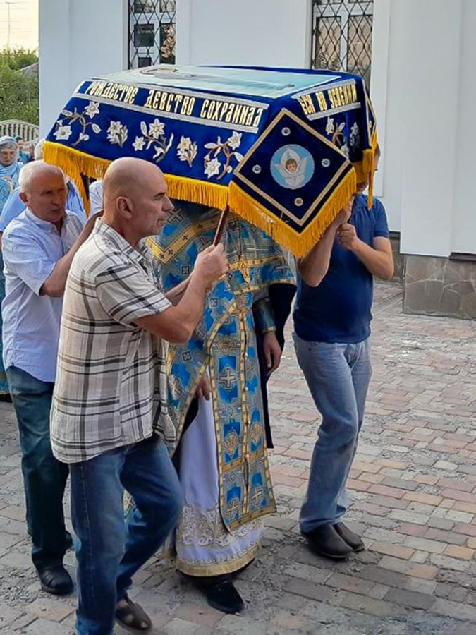 Вечірня свята Успіння Пресвятої Богородиці (ФОТО) | Фото 19