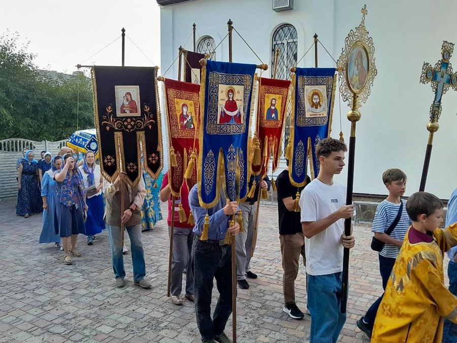 Вечірня свята Успіння Пресвятої Богородиці (ФОТО) | Фото 17